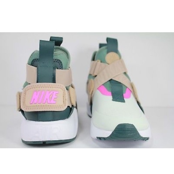 Nike Shoes - NWOT NIKE AIR HUARACHE CITY BARELY GREY GREEN-SAND